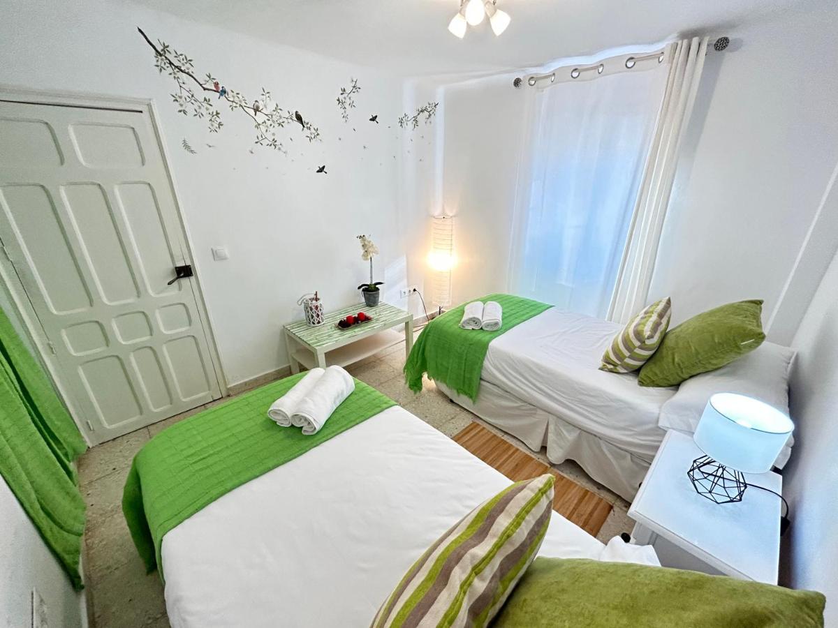 הוילה רונדה Cozy Town House With Terrace And Free Wifi מראה חיצוני תמונה